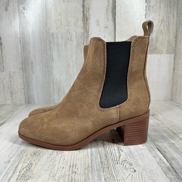 New STEVE MADDEN Rhiannon Tan Suede Chelsea Boot #900 - Picture 1 of 12